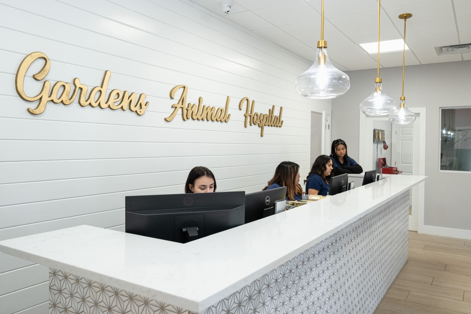 Gardens Animal Hospital front desk Palm Beach Gardens